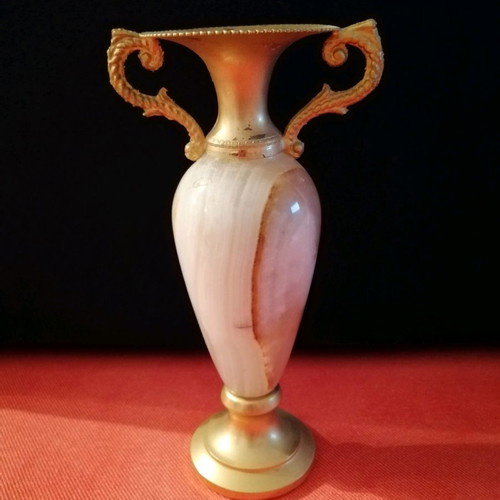 alabastrian amphora