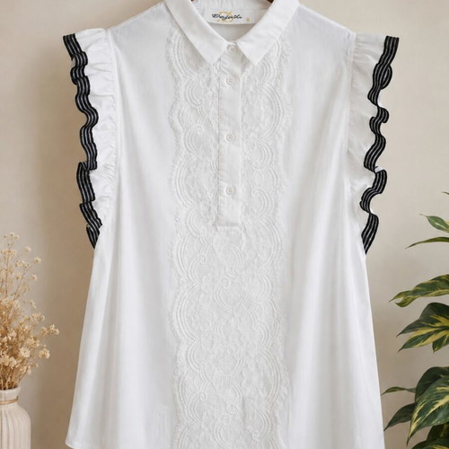 DejaVu white blouse with lace and ruffles size S like new
