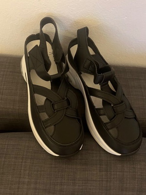 Athletic shoes new, summer style, size 38, black and white