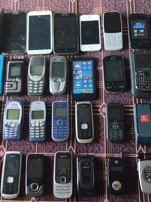 Vintage & Retro Mobile Phones Collection, pack of 32 including Nokia, Motorola, iPhone