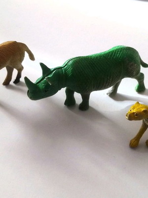 Set of 3 used African animal figures, rhinoceros, cheetah, oryx