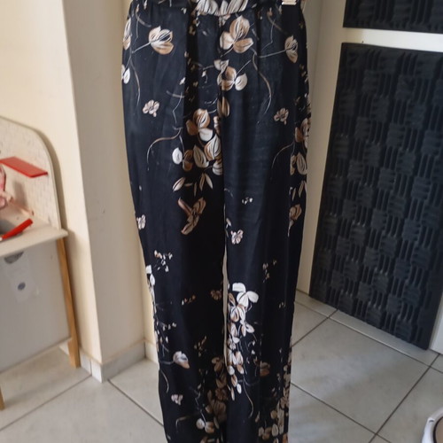 Lisa Kott women's pants used, size M/L, black and beige