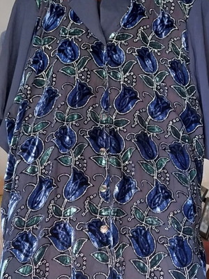 Jhuangariong women's elegant shirt N58 like new with embroidery and velvet