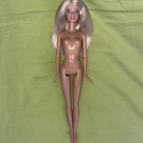 Barbie 2000s doll like new