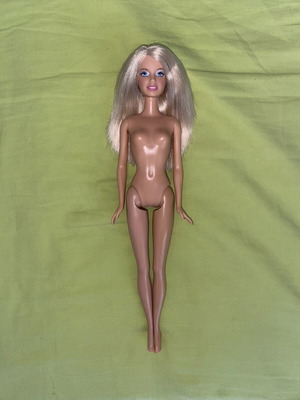 Barbie 2000s doll like new