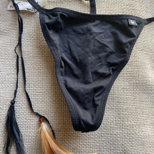 Wonderbra thong black like new with feather details