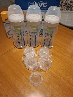 Dr Brown's natural flow Options+ plastic bottles like new, 3 pcs 270ml with 8 unused nipples
