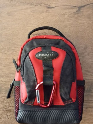 Dicota Camera Bag new with padded interior and carabiner