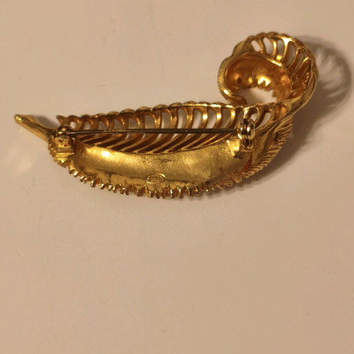 Vintage Sphinx brooch 1960 like new, gold tone with pearl