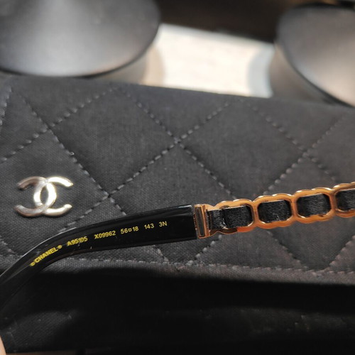 Chanel A95105 X09962 sunglasses new, black and gold