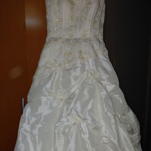 Ivory wedding dress with small train like new