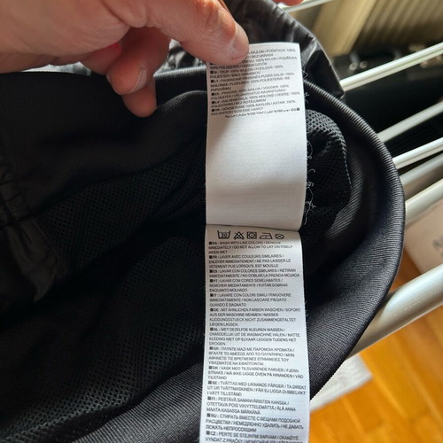 Nike waterproof and windproof black jacket large like new