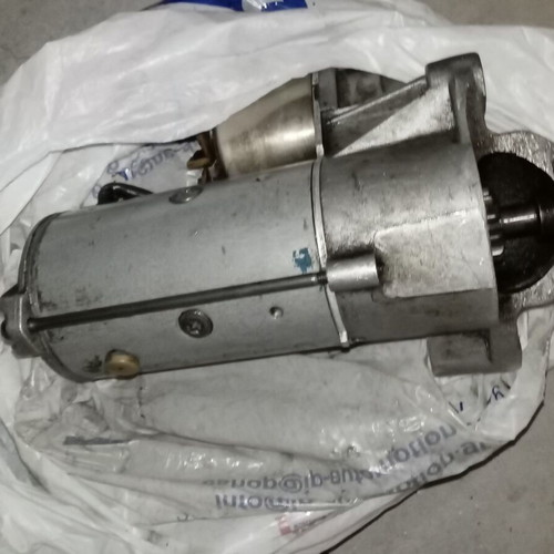 Set of two new starter motors for passenger vehicles