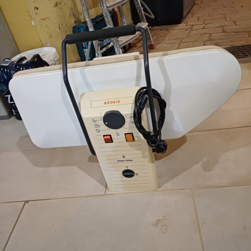 Singer ironing press used in very good condition