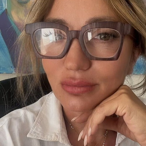 Unisex presbyopia glasses with geometric design