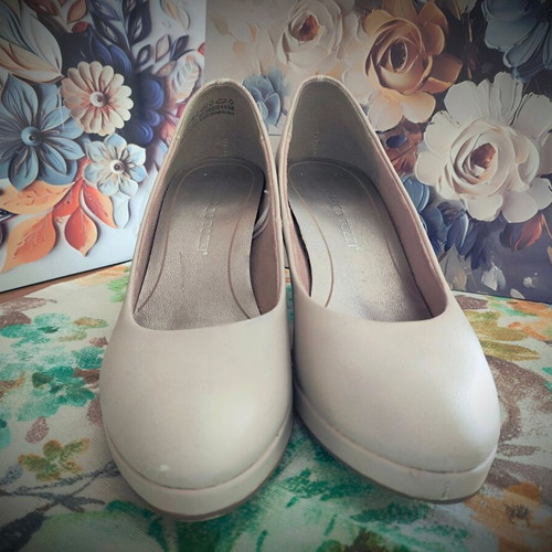Marco Tozzi pumps used, beige ecru, 8 cm heel