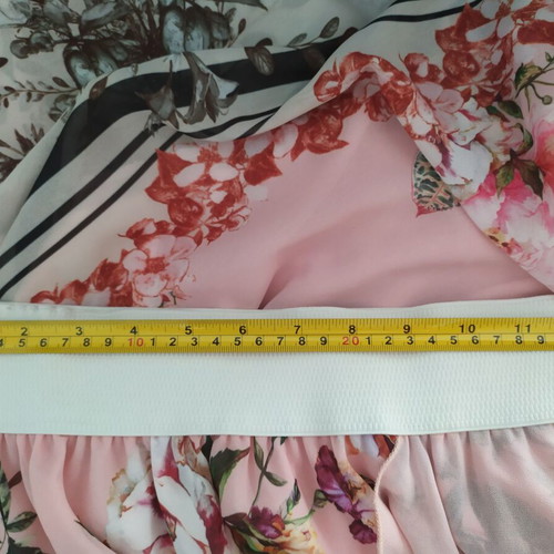 Long skirt used with floral pattern and elastic waistband