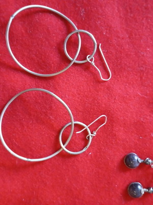 Earrings like new, two pairs