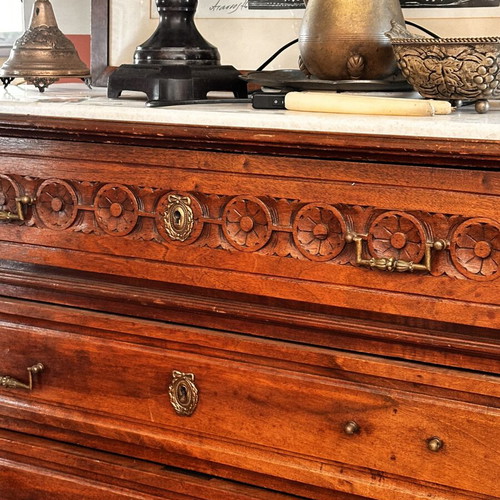 Wooden mirror and dresser set, classic style