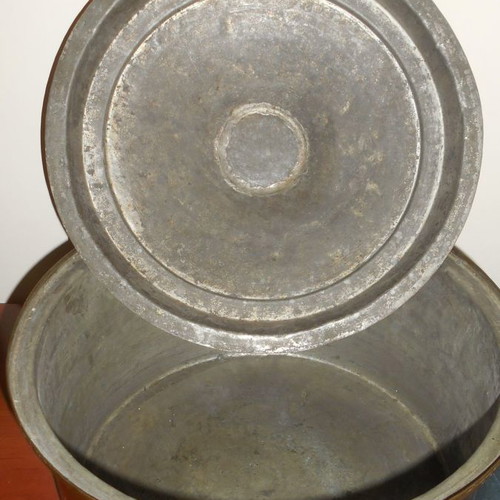 bronze pot over 11 liters, from 1936.