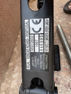 Fiat Punto jack set like new with wrench, handle, and towing ring