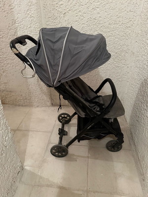Ingleshina Quid 2 stroller used with broken strap mechanism