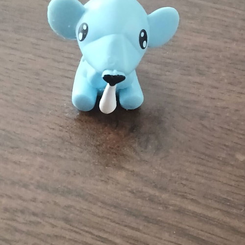 Pokemon Cubchoo figure