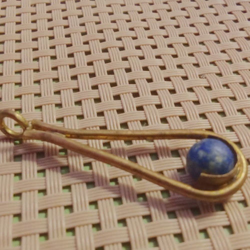 Vintage pendant with lapis lazuli and geometric design, like new