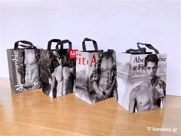  ABERCROMBIE & FITCH 4 sillektikes chartines tsantes kampanias 2010 - 4 Vintage Collectible Thick Paper Gift Bags with Cloth Handles, Campaign Collection 2010 by Bruce Weber