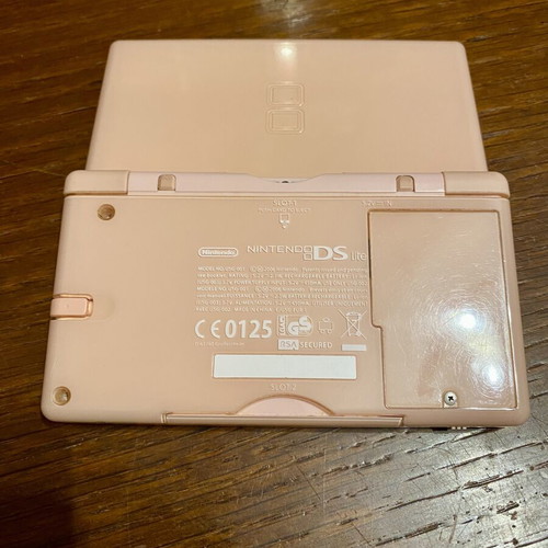 Nintendo DS Lite Pink console like new with charger and stylus