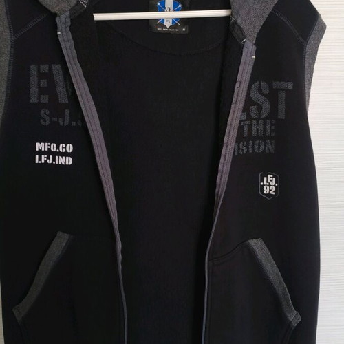 Ever Best sleeveless sweatshirt used, black with gray details