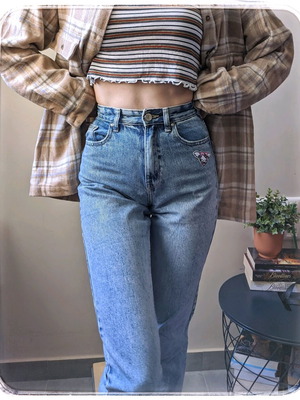 Highwaist mom jeans Hello Kitty μεταχειρισμένο, ψηλομέσο τζιν παντελόνι