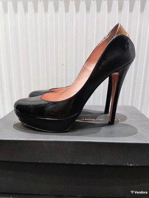 Mourtzi patent leather pumps size 38 used, black