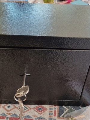 Small safe new with two keys and mounting screws, 17x23x17 cm