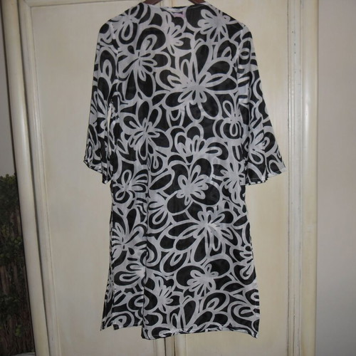 Black/White Caftan new with black decorative stones