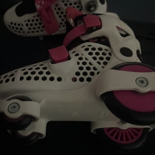 Adjustable roller skates size 31-33