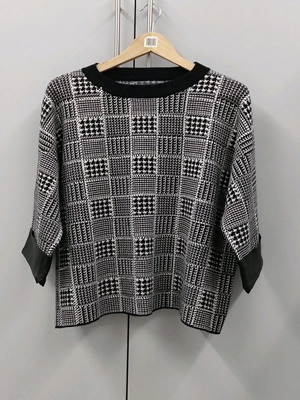 Knitted sweater like new with strass details, black and white, size XL