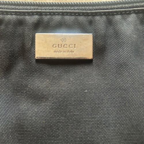 Gucci wallet used, black with zipper and compartments