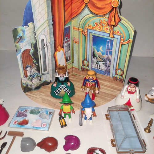 Playmobil 4211 Snow White playset 2005 with extra figure