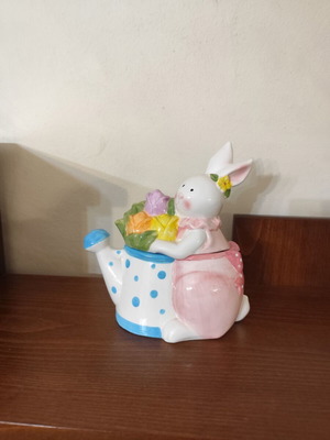 Decorative bunny like new with storage space