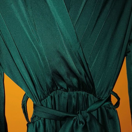 Elegant green evening dress new with long sleeves