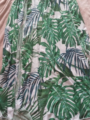 Long pareo skirt like new, tropical print, size M 38 10, white and green