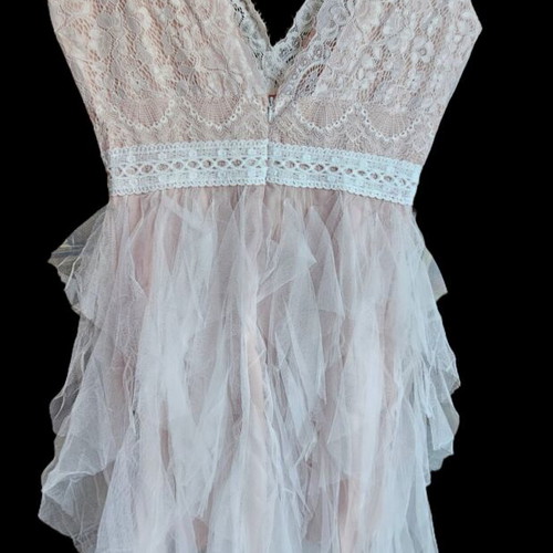 Women's dress new, white and beige, ideal for post-wedding or graduation