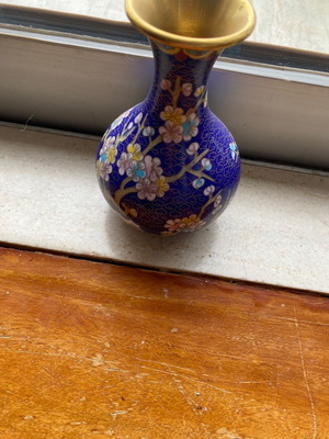 Chinese vase used, small with wooden base