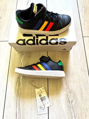 Adidas kids sneakers like new, size 31, black, sports style
