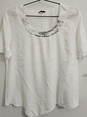 Short-sleeve blouse with sequins, like new, white, size XL