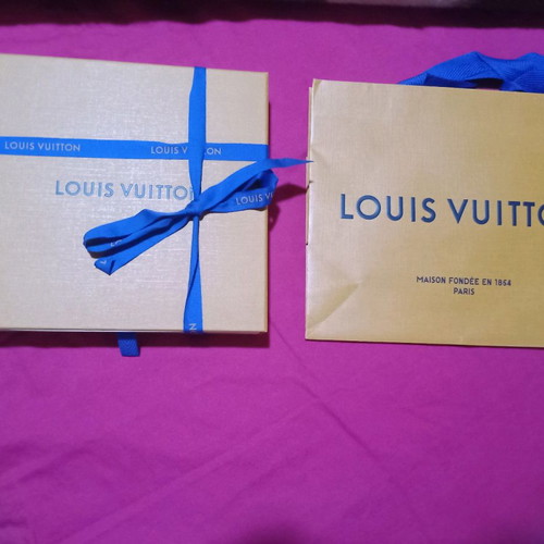 Louis Vuitton hat like new, size S