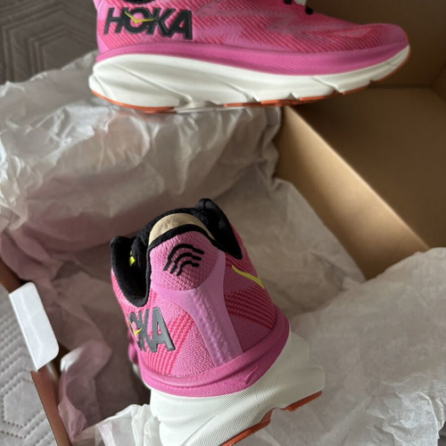 HOKA Clifton 9 women's running shoes, pink, size 38