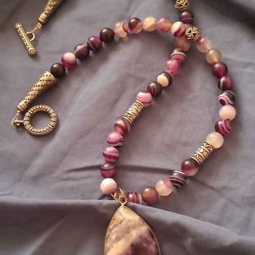 Vintage collier with purple stones
