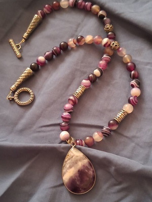 Vintage collier with purple stones